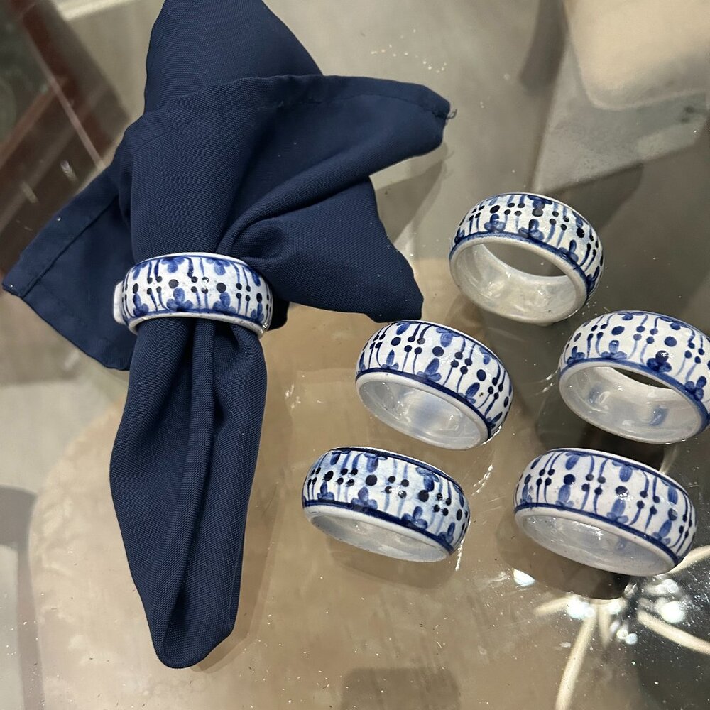 Beautiful unique blue and white napkin rings plus blue napkins - set of 6 ea